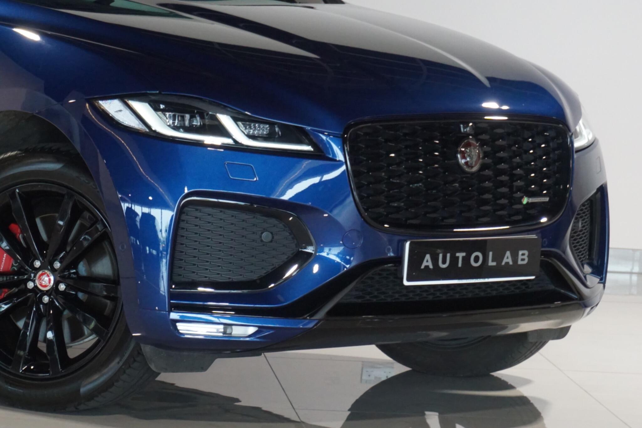 Jaguar F-PACE 3.0 D300 MHEV R-Dynamic SE SUV 5dr Diesel Auto AWD Euro 6 (s/s) (300 ps)